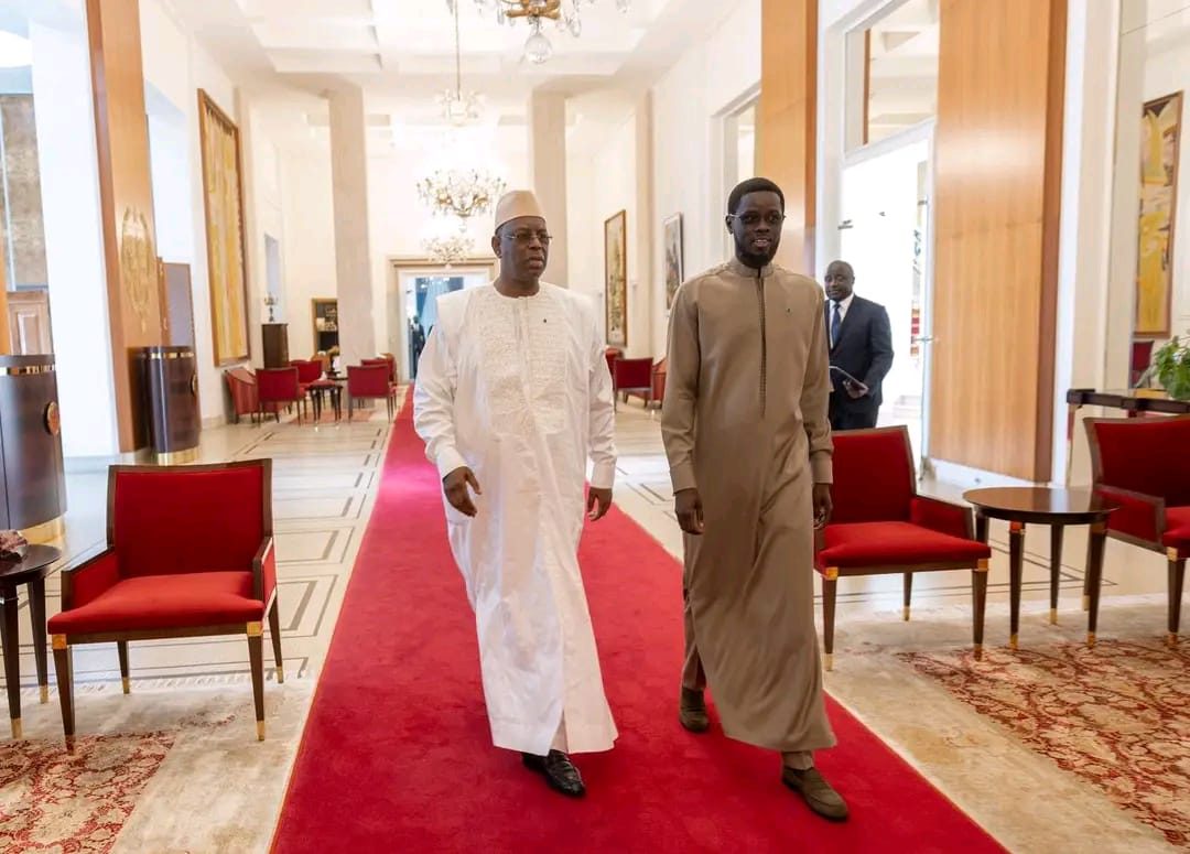 Sur le tapis rouge du palais de la République
